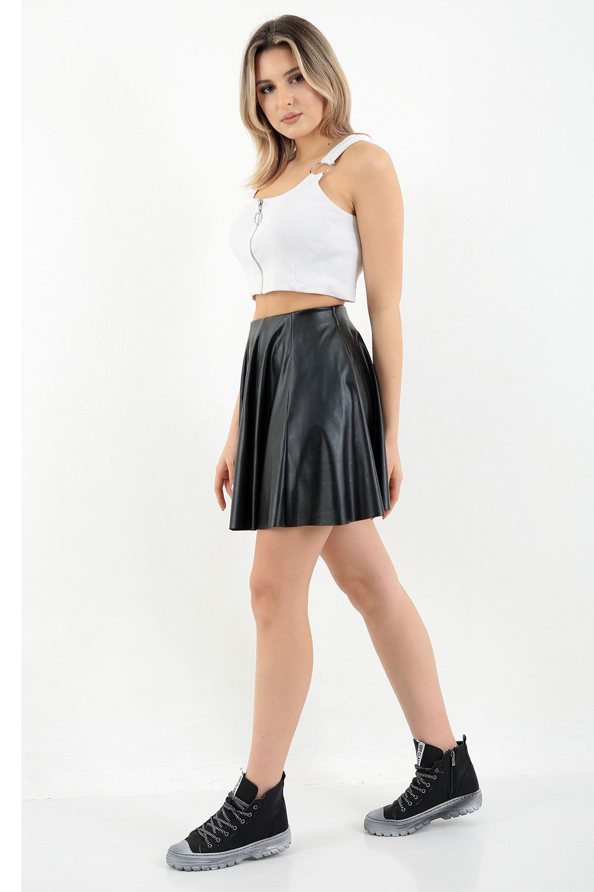 Kadın Siyah Suni Deri 8 Parça Mini Kloş Etek Faux Leather - Görsel 2