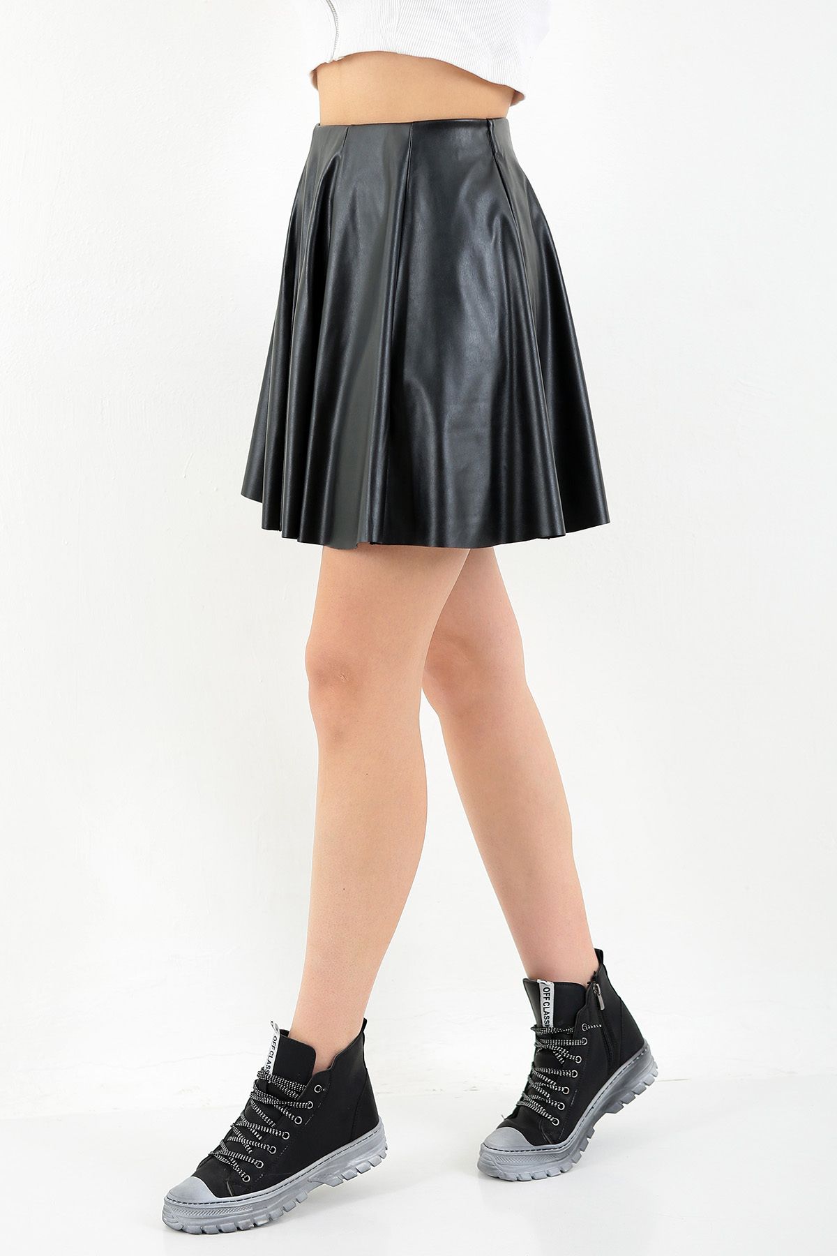 Kadın Siyah Suni Deri 8 Parça Mini Kloş Etek Faux Leather - Görsel 4